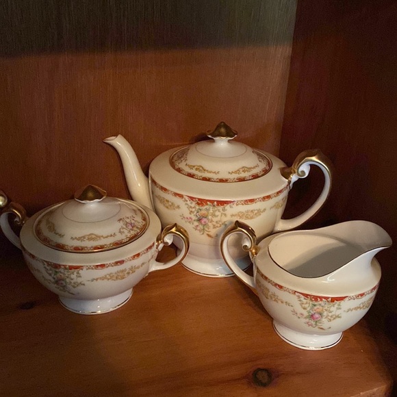 china dinner ware Gold trim n flowered pattern BREAKABLE ONLY LOCAL DELIVERY!!! - Picture 3 of 16